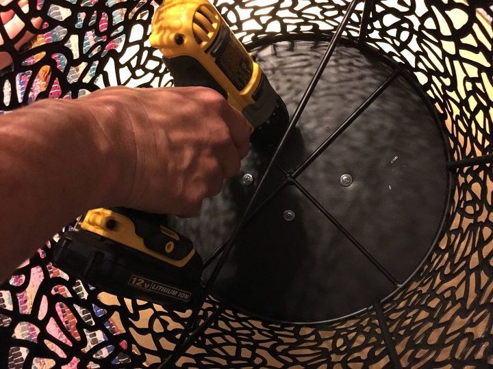 turn an inexpensive wire basket into a gorgeous diy table