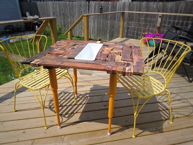 outdoor pallet wood table, diy, outdoor furniture, pallet, woodworking projects