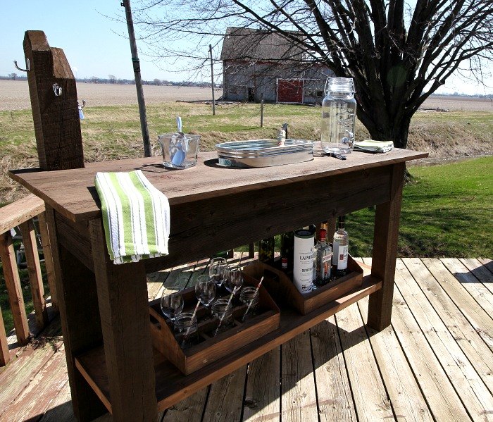 the perfect diy beverage center for any deck , outdoor furniture, woodworking projects