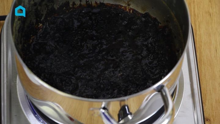 the easiest way to clean a burnt pot or pan