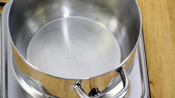 easy way to clean a burnt pot or pan