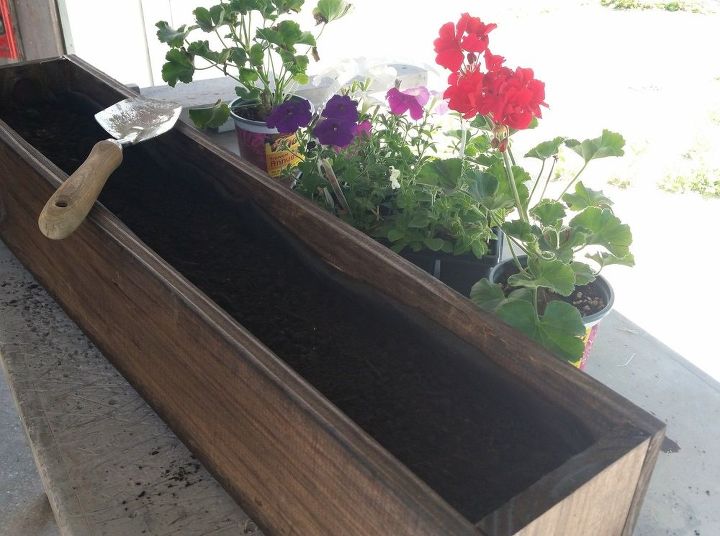 una jardinera de bricolaje con un toque patritico, Prepara tus plantas y hag moslo