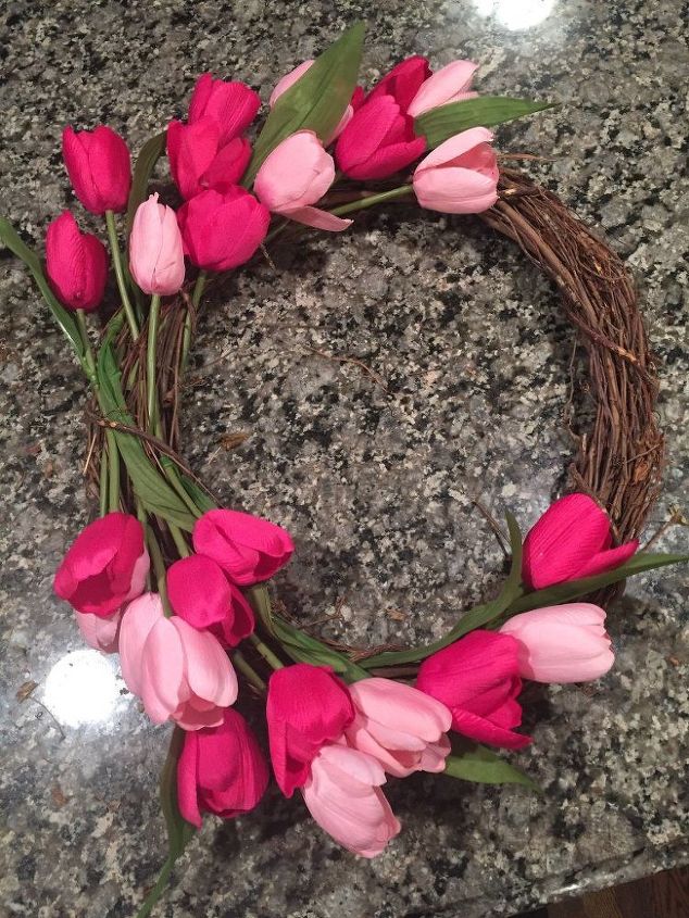 diy tulip wreath, crafts, flowers, how to, wreaths