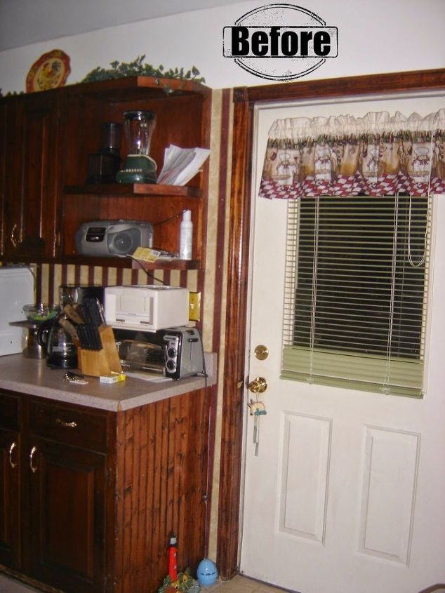 una cocina de craigslist redo, Puerta oxidada pintada Antes