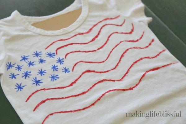 4th of july sharpie tie dye t shirt in less than 10 minutes , crafts, patriotic decor ideas, seasonal holiday decor