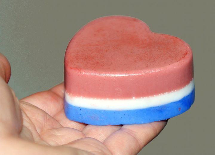 red white blue diy 4th of july soap, cleaning tips, crafts, patriotic decor ideas, seasonal holiday decor