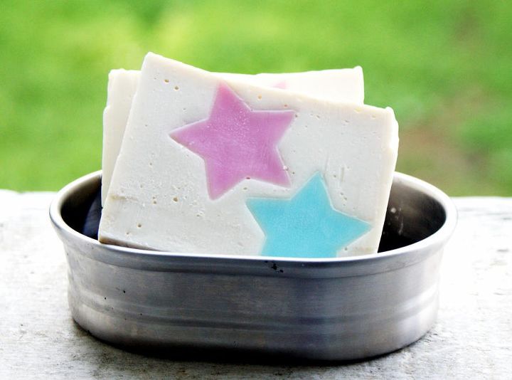 red white blue diy 4th of july soap, cleaning tips, crafts, patriotic decor ideas, seasonal holiday decor