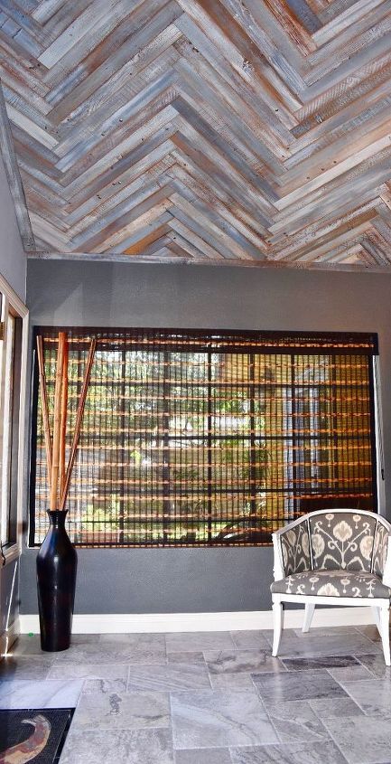 teto de madeira recuperada com padro de espinha de peixe