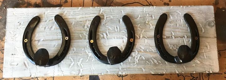 diy horseshoe coat hat rack, crafts, how to, pallet, repurposing upcycling, tools, woodworking projects