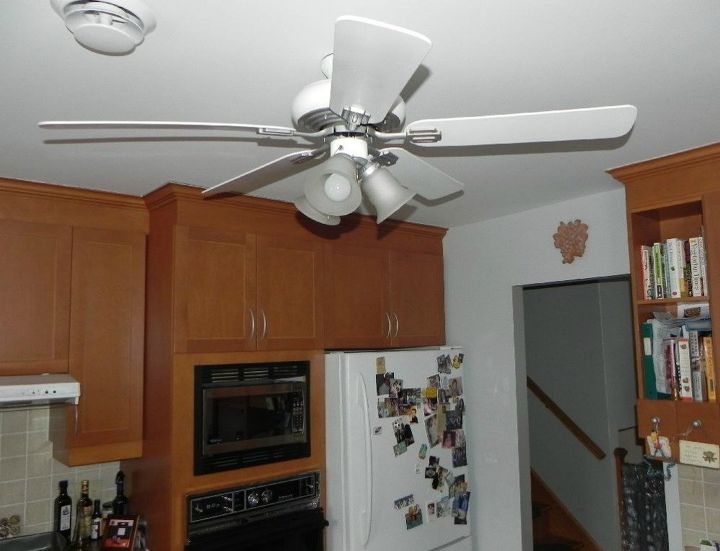 13 ways to upgrade your boring ceiling fan on a budget, Modernize your look by going all white