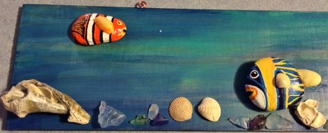 arte de guijarros mecedores con peces pintados