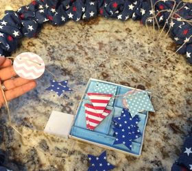 patriotic wreath, crafts, patriotic decor ideas, seasonal holiday decor, wreaths
