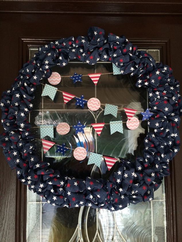 patriotic wreath, crafts, patriotic decor ideas, seasonal holiday decor, wreaths