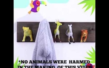 Convierte los animales de juguete en divertidos ganchos para la ropa