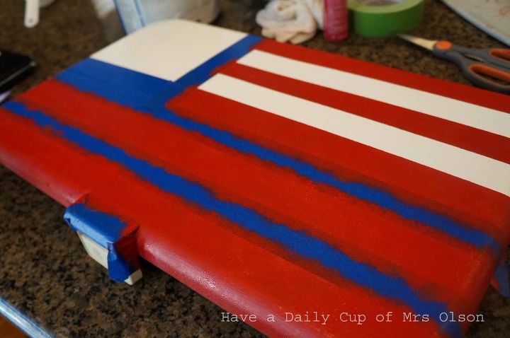 pinte uma geladeira velha como uma bandeira americana