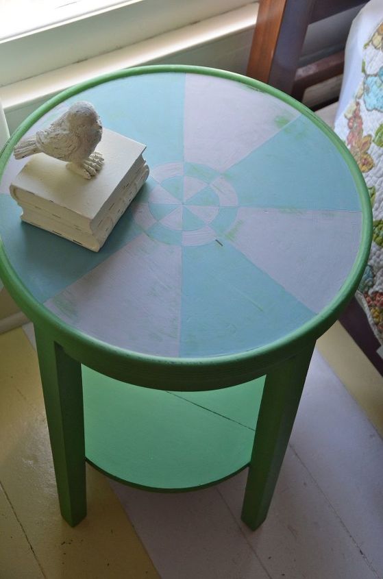 mesa auxiliar pintada a mano