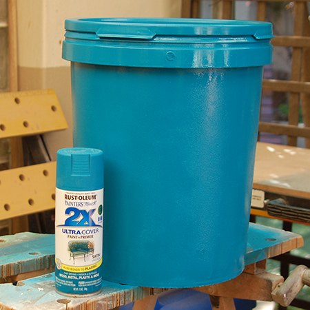 taburetes de latas de pintura recicladas