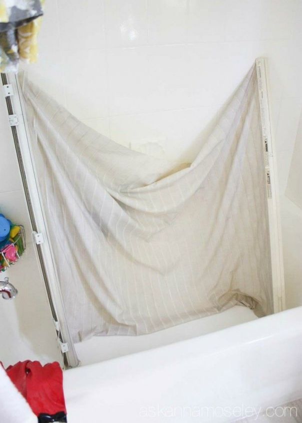 s 12 cleaning tricks that people with spotless living rooms swear by, cleaning tips, entertainment rec rooms, living room ideas, Give your dirty blinds a dip in the tub