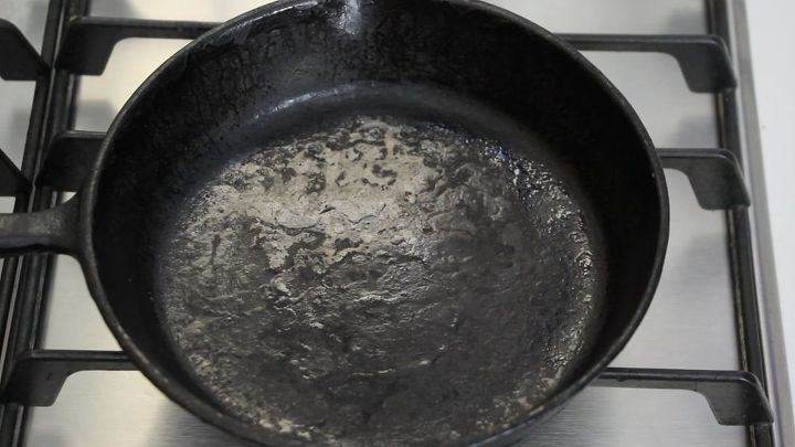 how to season and maintain a cast iron skillet
