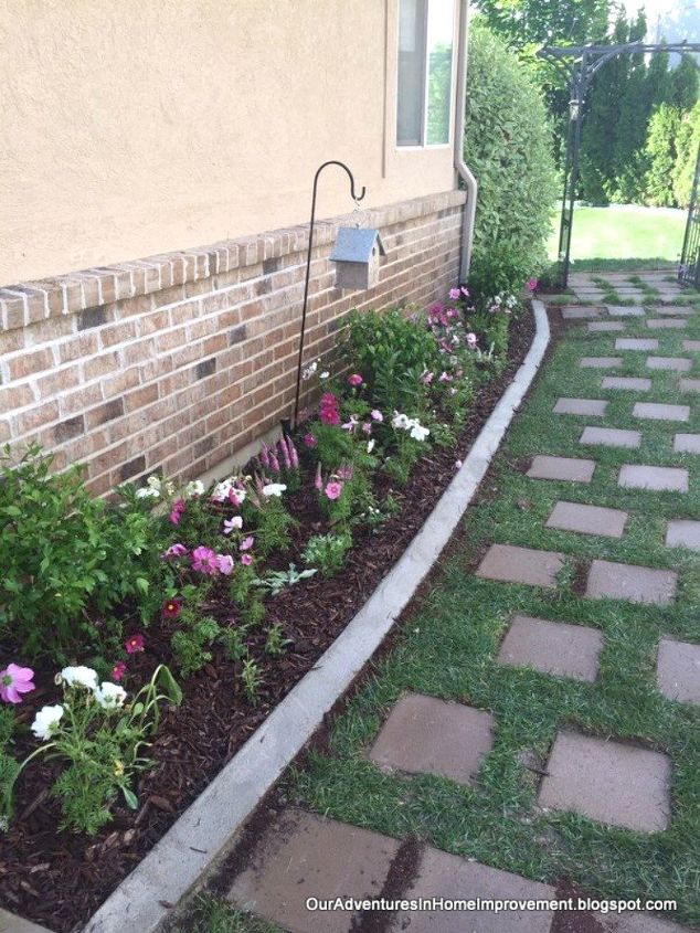 15 ways concrete pavers can totally transform your backyard, Lay down a whimsical garden entrance