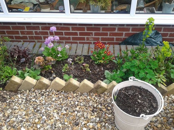 15 ways concrete pavers can totally transform your backyard, Line the garden with budget beautiful edging