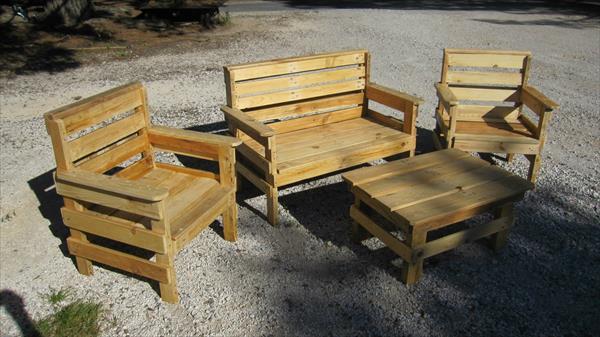 diy shipping pallets outdoor tables, painted furniture, pallet