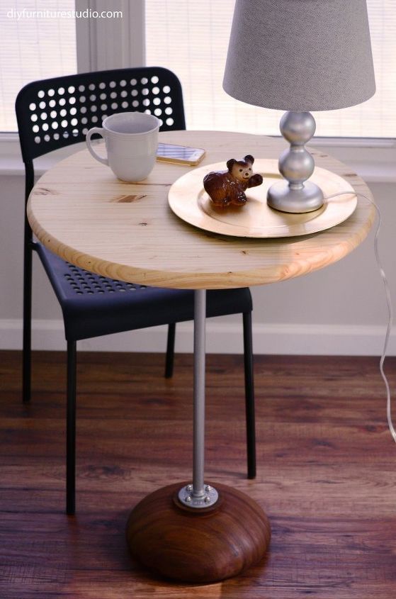 mesa de bistr com base em pedestal diy feita com uma saladeira de madeira e