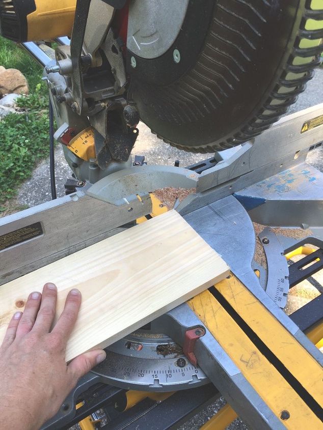 how to build an easy clothing rack