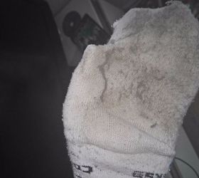 10 trucos para limpiar el polvo que desears haber visto antes, No tires los calcetines viejos