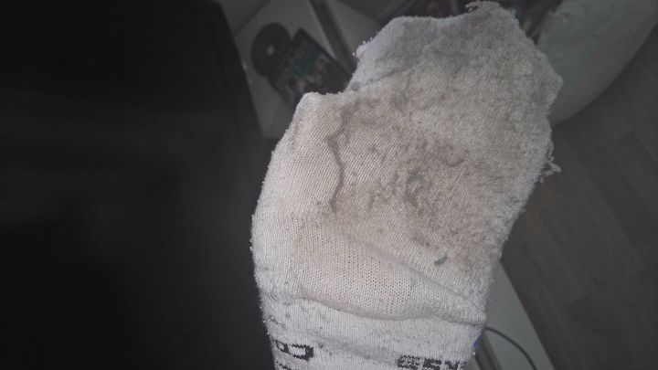 10 trucos para limpiar el polvo que desears haber visto antes, No tires los calcetines viejos