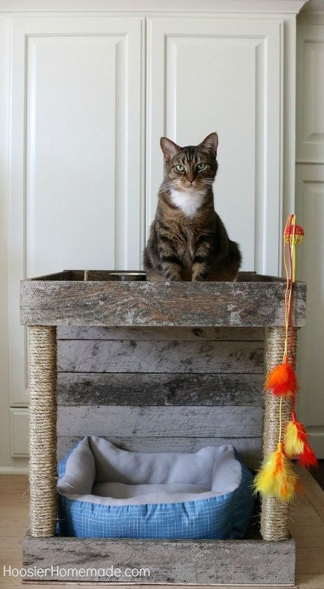 mime a su gato con este condominio para gatos hecho con un pale de madera