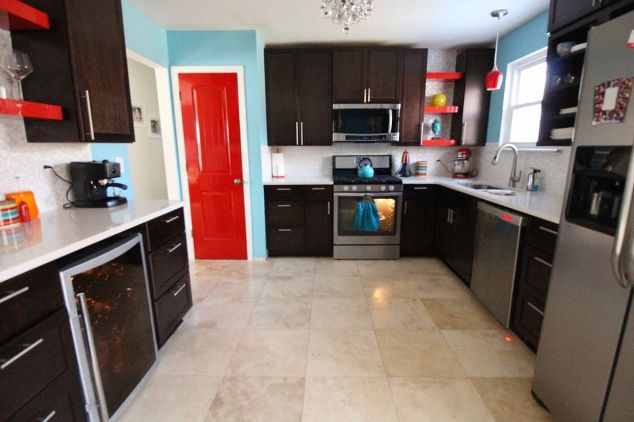 13 kitchen paint colors people are pinning like crazy, Add red to spice up your kitchen