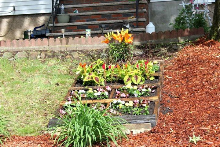 here s what people are doing with their sloped backyards, Place a pallet garden