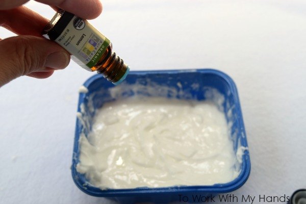 diy 3 ingredient tub and tile cleaner