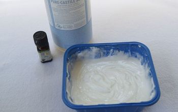 DIY 3-Ingredient Tub and Tile Cleaner