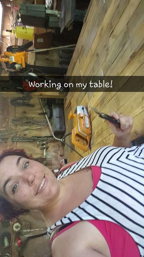 mesa de cocina hecha con madera de palet recuperada