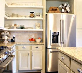 s why everyone is freaking out over these country cottage rooms, bedroom ideas, entertainment rec rooms, home decor, The open shelving in this kitchen is spacious