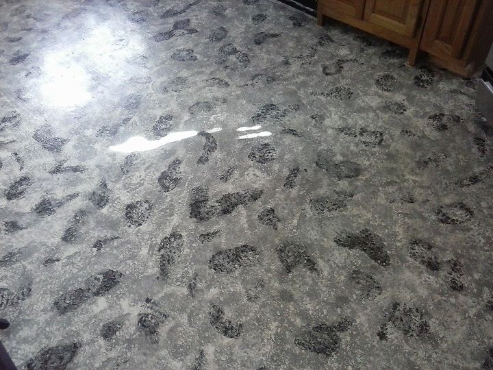 piso de la cocina pintada