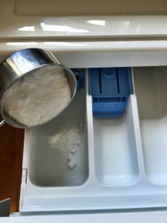 11 maneras de limpiar la lavadora y la secadora sin frotar, Utilice cristales de sosa para fregar por usted