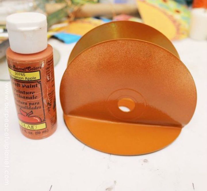 s 15 brilliant things to do with your old cds, repurposing upcycling, Serve your tacos with them