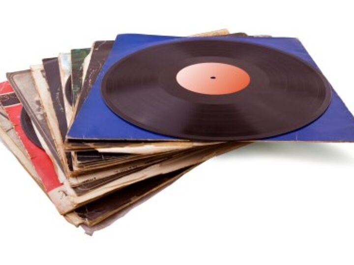 q deas for vintage gramophone records , repurpose household items, repurposing upcycling