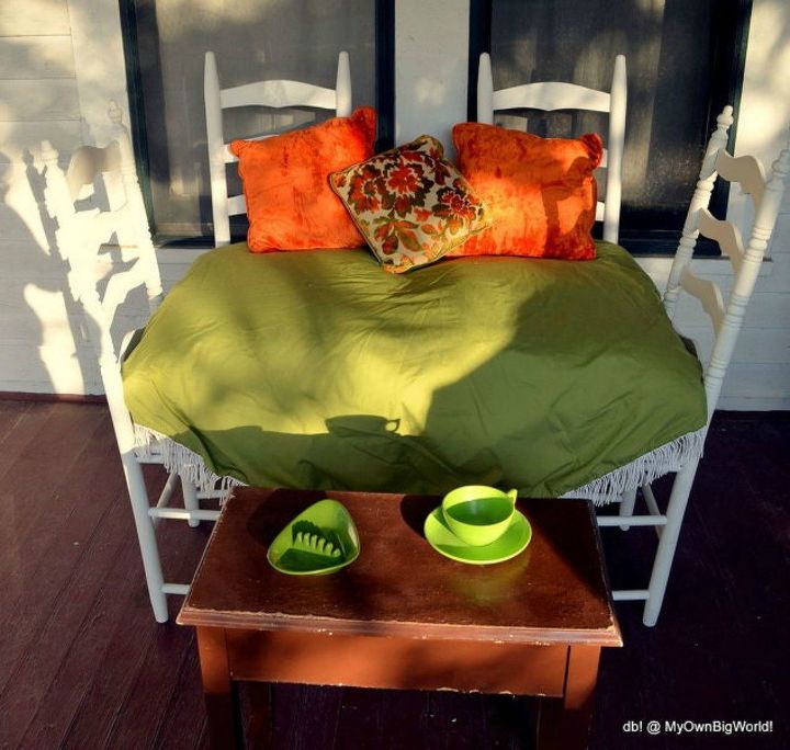 cuando la gente creativa necesita ms asientos en el patio, Convierten sillas en un sof improvisado