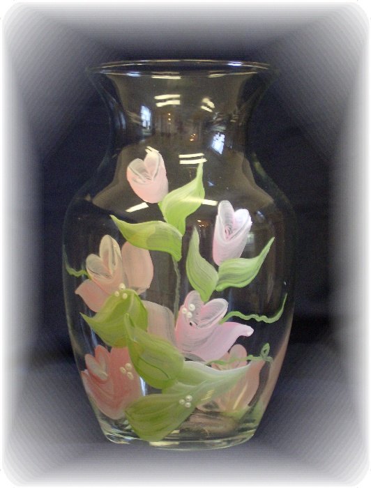 vasos pintados podem dar personalidade aos seus arranjos de flores