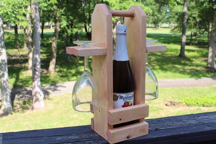 caixa de vinho com porta copos