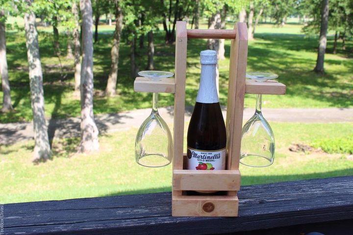 caixa de vinho com porta copos
