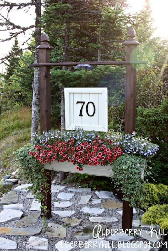 11 charming ways to add your address sign to your garden, Paint a pallet wood sign for elegance