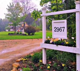 11 charming ways to add your address sign to your garden, Add flowers to a wooden sign for some color