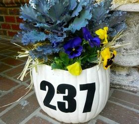 11 charming ways to add your address sign to your garden, Get ready for fall with a pumpkin planter