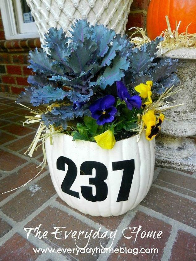 11 charming ways to add your address sign to your garden, Get ready for fall with a pumpkin planter
