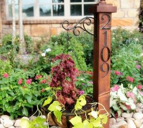 11 charming ways to add your address sign to your garden, Install a wooden post for instant eye candy